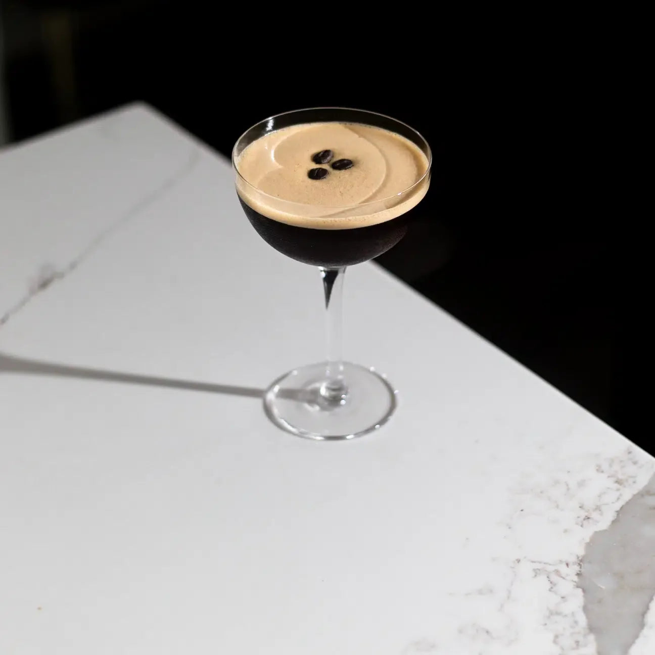 Espresso Martini zonder shaker: snel, lekker en zonder gedoe.